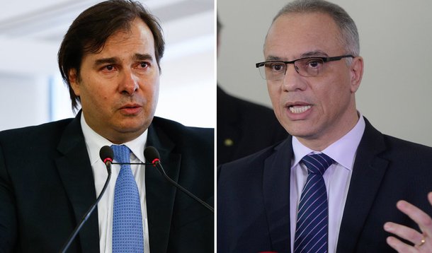 O presidente da Câmara dos Deputados, Rodrigo Maia, sugeriu hoje (22) ao governador Luiz Fernando Pezão que exonere o secretário de Segurança Pública do Rio de Janeiro, Roberto Sá. A declaração foi dada à revista Veja e confirmada, em nota, pela assessoria da presidência da Câmara; "A crise na Rocinha mostra que, infelizmente, o secretário Roberto Sá perdeu as condições de comandar a política de segurança pública do Rio. Falo isso com respeito e admiração pela trajetória dele", disse Maia 