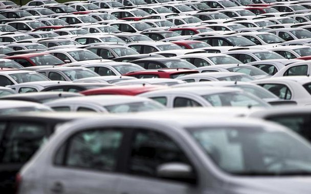Produção de veículos no Brasil caiu 9,2% em setembro ante agosto, mas avançou 39,1% sobre o mesmo mês do ano passado, para 236,9 mil carros, comerciais leves, caminhões e ônibus, segundo dados da Anfavea; apesar da produção em setembro ter interrompido dois meses de alta na comparação mês a mês, o setor ainda acumula crescimento de 27% no acumulado do ano até setembro, a 1,987 milhão de unidades
