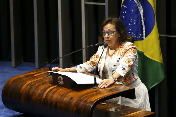 A senadora Lídice da Mata (PSB-BA) defendeu que o governo federal adote políticas públicas consistentes para a revitalização do Rio São Francisco; a parlamentar é autora de projeto de lei do Senado que prevê a inclusão de princípios, objetivos e ações prioritárias para revitalizar a bacia, por meio de ações coordenadas; “Não é de hoje que venho falando sobre a seca que assola o semiárido brasileiro, sobre a falta de água que afeta os nordestinos e a importância de se garantir recursos para o programa de revitalização do Rio São Francisco, tema, aliás, de Projeto de Lei de minha autoria, o PLS 86/2015, que transforma o programa de revitalização da bacia do Rio São Francisco em norma permanente, para garantir sua continuidade”