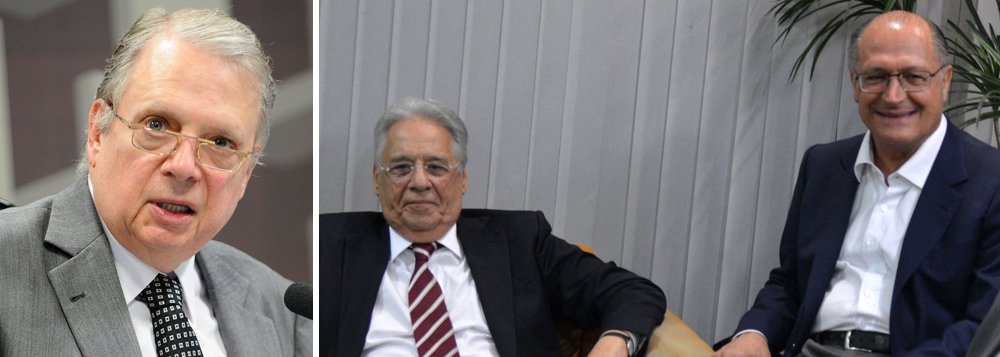 O presidente interino do PSDB, senador Tasso Jereissati (CE), viajou para São Paulo nesta quinta-feira, 19, para discutir a situação do senador Aécio Neves no partido com o governador Geraldo Alckmin e o ex-presidente Fernando Henrique Cardoso; na noite dessa quarta-feira, 18, Tasso se reuniu com os senadores tucanos em Brasília, incluindo Aécio, sob clima de tensão; Aécio teria feito um apelo "emotivo" e disse estar se sentido "expulso" devido às declarações dadas por seus colegas, incluindo a do próprio Tasso Jereissati, que afirmou que Aécio "não tem condições" de permanecer como presidente do partido; Aécio pediu até a próxima terça-feira para apresentar uma solução à bancada 