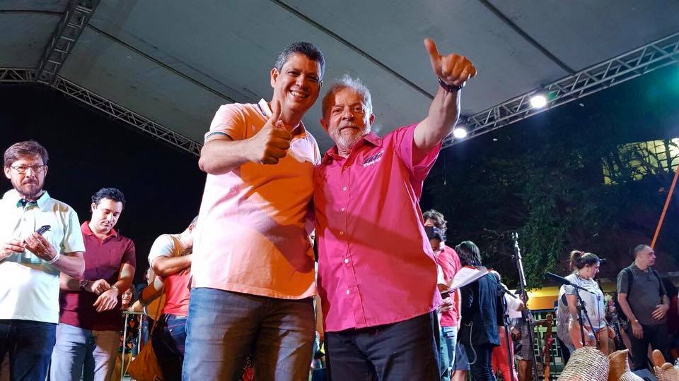 Assim como ocorreu no Nordeste, a caravana em Minas Gerais mostrou que somente Lula será capaz de, dialogando com o povo, recolocar o país no rumo certo. No olhar de cada mineiro, o sentimento era um só: o da esperança. Lula, com sua sensibilidade e capacidade única de se comunicar com as pessoas, é o elo para unir outra vez o Brasil