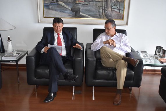 O governador Wellington Dias se reuniu com o governador da Bahia, Rui Costa; acompanhado do  presidente da Fundação Piauí Previdência, Marcos Steiner, o chefe do executivo piauiense discutiu a crianção de uma previdência complementar unificada para todos os funcionários públicos da região nordeste, a PrevNordeste; o projeto nasceu durante o encontro de governadores da região, realizado em maio deste ano, em Salvador