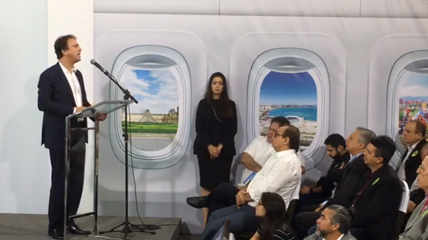 Ao final do seu discurso, durante a solenidade de anuncio dos detalhes da operação do Hub da Air France/KLM/Gol, em Fortaleza, o governador Camilo Santana se disse preocupado com o problema da violência e da segurança pública. O governador cearense se disse temer que a questão da violência comprometa o desenvolvimento do setor turístico. "Como o Brasil, como o Ceará, querem ser destino do mundo, se não conseguimos resolver o problema da violência?". Camilo Santana cobrou ainda uma pactuação entre os agentes políticos para enfrentar o problema. "Uma pactuação que possa garantir e definir as responsabilidade de cada um. Ter recursos para investir. E além disso que possa trabalhar a prevenção", analisou  
 