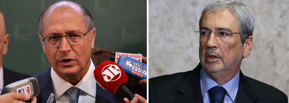 Naquela linha tucana em que ninguém percebe firmeza nas declarações (em cima do muro), o governador de São Paulo, Geraldo Alckmin, disse que o PSDB não é governo porque tem só o acessório na administração federal, e não é oposição porque tem responsabilidade com o impeachment da presidente Dilma Rousseff; ele também reclamou da presença de Antonio Imbassahy no governo Michel Temer como ministro da Secretaria de Governo: “está onde não deveria estar porque está no núcleo político”