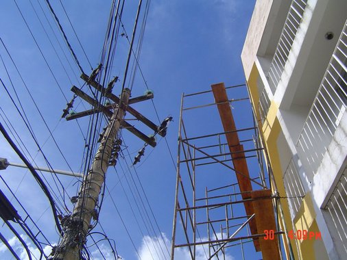 Dados da Associação Brasileira de Conscientização para os Perigos da Eletricidade (Abracopel) revelam que Alagoas ocupa o 7º lugar no ranking de mortes por acidentes de origem elétrica do país; em 2016 ocorreram 21 mortes; no Brasil, foram registradas 653, sendo 599 por choque elétrico, 33 em incêndios gerados por curtos-circuitos e 24 por descargas atmosféricas; com 28% da população do Brasil, o Nordeste concentra 344 mortes