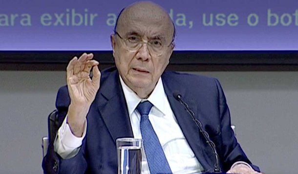 Oposição e governistas tiveram reações muito diferentes ao anúncio da ampliação do rombo fiscal pela equipe econômica; a nova meta fiscal anunciada ontem (15) pelo governo, elevando o déficit fiscal para R$ 159 bilhões em 2017, R$ 20 bilhões a mais que o previsto para este ano, e elevando em mais R$ 30 bilhões o déficit previsto para 2018, foi criticada pela oposição e considerada necessária pelos aliados do governo. A proposta do governo de aumento do déficit tem que ser aprovada pelo Congresso Nacional