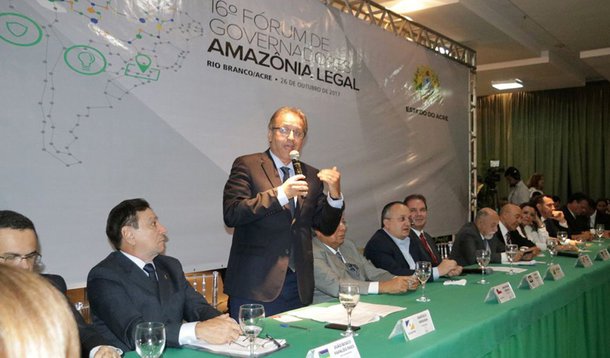 Durante o 16º Fórum de Governadores da Amazônia Legal, em Rio Branco, no Acre, o governador Marcelo Miranda propôs inserir a juventude amazônica nas discussões para serem ouvidos sobre problemas e soluções; "Os jovens amazônicos querem participar. O momento é de todos estarmos juntos pelo bem da coletividade", afirmou Marcelo; no encontro, os governantes dos nove estados da região aprovaram a criação do Consórcio Interestadual de Desenvolvimento Sustentável da Amazônia Legal