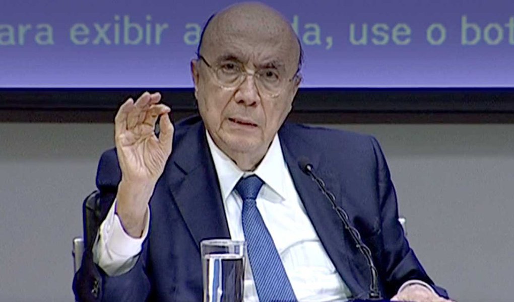 Oposição e governistas tiveram reações muito diferentes ao anúncio da ampliação do rombo fiscal pela equipe econômica; a nova meta fiscal anunciada ontem (15) pelo governo, elevando o déficit fiscal para R$ 159 bilhões em 2017, R$ 20 bilhões a mais que o previsto para este ano, e elevando em mais R$ 30 bilhões o déficit previsto para 2018, foi criticada pela oposição e considerada necessária pelos aliados do governo. A proposta do governo de aumento do déficit tem que ser aprovada pelo Congresso Nacional