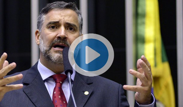 Em vídeo, deputado Paulo Pimenta (PT-RS) lembra do extrato da Receita Federal, relativo ao Imposto de Renda pago pelo ex-advogado da Odebrecht Rodrigo Tacla Duran, que "demonstra que existem pagamentos em nome de Rosângela Moro", esposa do juiz; "Há pelo menos dois anos e meio a Lava Jato sabe disso. Poderia Moro ter julgado Tacla Duran ou questões envolvendo a Odebrecht na medida em que o advogado pagou a sua mulher? Que a sua esposa, como advogada, recebeu de Tacla Duran, do doleiro foragido?", questiona o deputado; assista