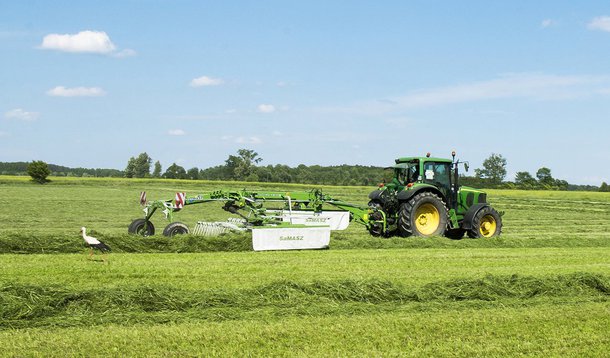 Tecnologia é tida como uma parte crucial para startups, uma vez que por meio dela é possível escalar os negócios; isso não é diferente para o campo do agronegócio, que conta com iniciativas muito inovadoras; mas nem a tecnologia mais disruptiva é o suficiente para dar o que o campo precisa; um dos grandes desafios enfrentados pelo setor de agrotechs é a distância entre agricultores pequenos e donos das novas iniciativas; a falta de diálogo entre os dois extremos faz com que nem sempre as inovações atendam às dores dos produtores