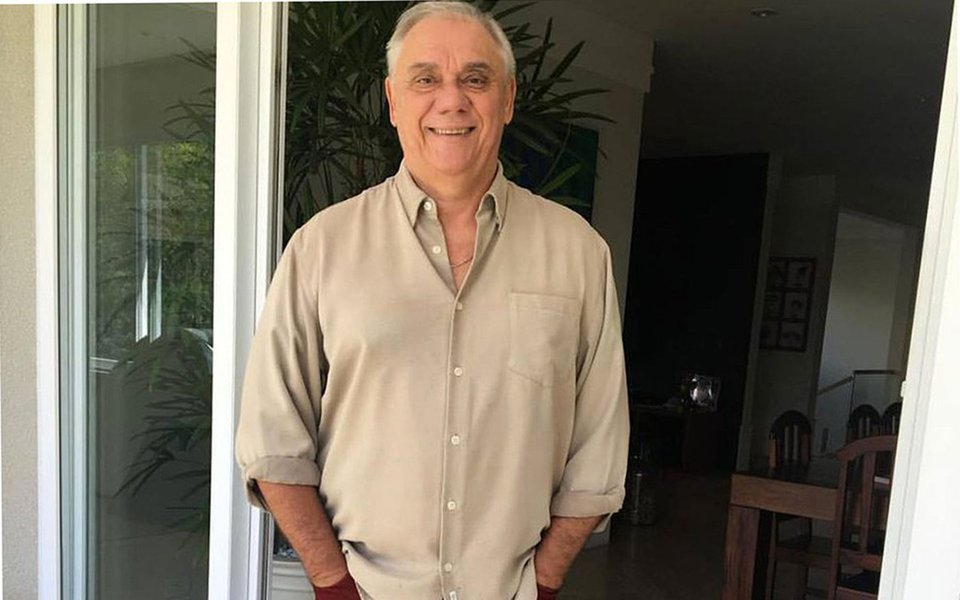 Ele estava com 65 anos e fazia tratamento contra um câncer no pâncreas, descoberto no início deste ano. Em decorrência de complicações de saúde relacionadas à doença, ele estava internado no Hospital Moriah