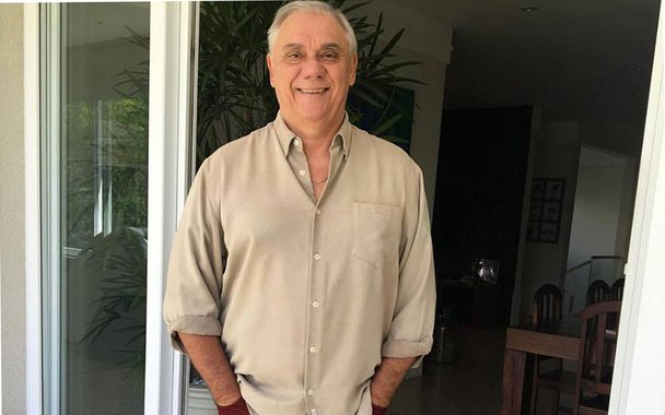 Ele estava com 65 anos e fazia tratamento contra um câncer no pâncreas, descoberto no início deste ano. Em decorrência de complicações de saúde relacionadas à doença, ele estava internado no Hospital Moriah
