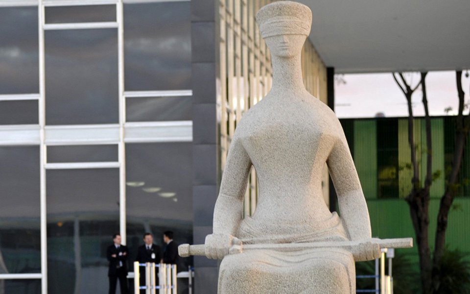 A Procuradoria-Geral do Distrito Federal (PGDF) ingressou com recurso, no STF, contra a decisão do Tribunal de Justiça do Distrito Federal e dos Territórios que suspendeu a votação do Projeto de Lei Complementar (PLC) nº 122, de 2017; no recurso ao STF, a Procuradoria afirmou que, ao contrário do que determinou a decisão judicial em primeira instância, o projeto obedeceu a todos os ritos estabelecidos pelo regimento interno da Câmara Legislativa do Distrito Federal