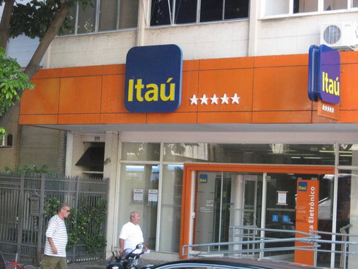 Conselho Administrativo de Recursos Fiscais negou nesta terça-feira (8) recurso do Itaú Unibanco (ITUB4) contra uma multa da Receita Federal em dois processos sobre usufruto de ações e rateio de custos entre empresas do mesmo conglomerado; em um dos processos, o banco recorria de multa no valor de US$ 1,140 bilhão; Carf, no entanto, deu provimento parcial aos argumentos do Itaú, que questionava a aplicação da multa em vários anos, e não apenas no ano em que houve o fato gerador; com isso, o valor da multa cairá, mas a Receita Federal ainda fará os cálculos para chegar ao montante final, que terá que ser corrigido