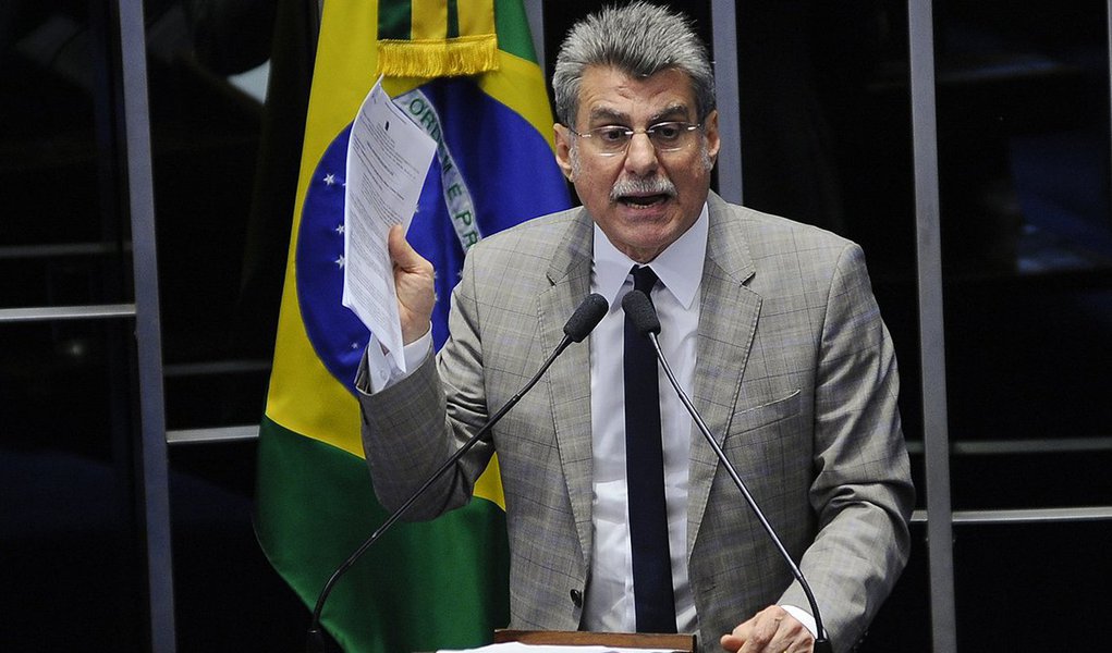 O senador Romero Jucá (PMDB-RR), líder do governo na Casa, afirmou que a medida provisória prometida pelo governo para "compensar" alguns pontos da reforma trabalhista será editada no próximo dia 11; nessa data, entra vigor a lei da "reforma", aprovada em julho no Senado; centrais marcaram para o próximo dia 10, véspera da entrada da lei em vigor, paralisações e protestos pelo país contra a reforma trabalhista e a proposta ainda em discussão de reforma da Previdência