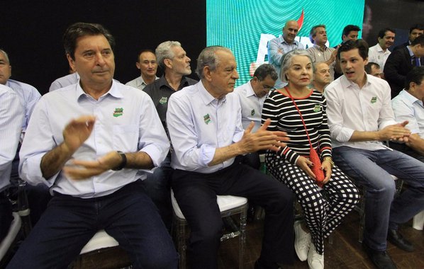 O PMDB goiano realizou um encontro estadual nesta quinta-feira, em Goiânia, e usou o evento para sacramentar apoio ao projeto do deputado Daniel Vilela ao governo de Goiás; todos que discursaram foram unânimes em afirmar que o PMDB precisa ter candidato próprio, descartando assim apoiar a candidatura de Ronaldo Caiado; "Vou estar presente durante a campanha! Estaremos juntos! Não vou ficar omisso. Vou cuidar de Goiânia. Temos uma responsabilidade, mas vamos sair para convocar o povo para arrancada que responderá ao futuro de Goiás”, declarou Iris