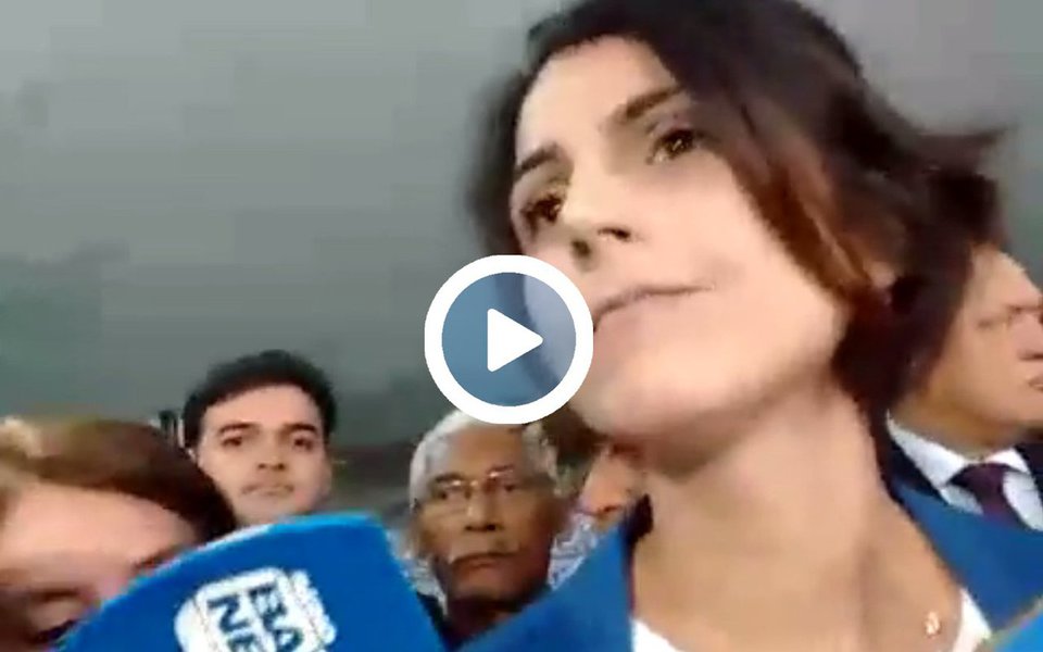 Em coletiva de imprensa em Brasília, deputada estadual Manuela D´Ávila disse que o deputado Jair Bolsonaro "não aponta saída, ele agrava a crise"; "O contraponto da candidatura de Jair Bolsonaro é o bom senso do povo brasileiro", afirmou; Manuela disse que sua pré-candidata à presidência da República pelo PCdoB não significa uma "ruptura com o PT", "tem a ver com os problemas do Brasil e não com as disputas entre partidos"; "A eleição de 2018 será uma eleição que vai debater saídas para crise que o nosso país está vivendo", disse; ela afirmou ainda estar "feliz" com o lançamento de seu nome; "É muito bom ver um partido quase centenário escolher uma mulher para representar suas ideias", declarou