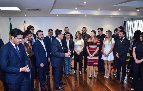Governador Marconi Perillo se reuniu com representantes da Federação das Associações dos Jovens Empresários e Empreendedores do Estado de Goiás (Faje); Marconi disse ter ficado impressionado com o interesse da Faje e da Associação  dos Jovens Empresários (AJE) de Goiás pela formulação de políticas de empreendedorismo para jovens e a contribuição das duas entidades para as políticas públicas de desenvolvimento; chefe do executivo afirmou que o governo “está aberto a cabeças novas”, porque é importante a continuidade do trabalho de renovação do governo, com a participação de pessoas que pensem “de forma equilibrada o Brasil que a gente quer, sem qualquer tipo de viés ideológico, mas um viés que seja do desenvolvimento”