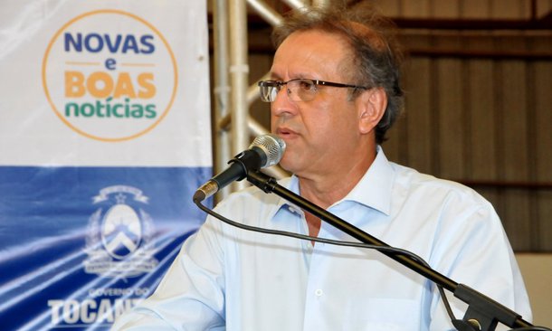 O governador Marcelo Miranda (PMDB) afirmou nesta quinta-feira, 19, que está tranquilo quanto ao processo de impeachment que tramita na Assembleia Legislativa contra ele; em entrevista ao T1 Notícias, Marcelo disse que acredita no bom senso dos deputados para rejeitar a matéria; "Este assunto agora está sob a responsabilidade do Poder Legislativo, que eu respeito, desde o presidente até os 24 deputados daquela Casa. Sei que eles tem o direito de se expressar e de analisar uma matéria. Mas o que eu gostaria de chamar a atenção é que o momento é de discutir outras questões mais importantes para o Estado. Muito do que foi apresentado pelo sindicato na época, muita coisa já tem sido feita junto aos servidores públicos, e eu jamais me esquivaria de cumprir as leis" 