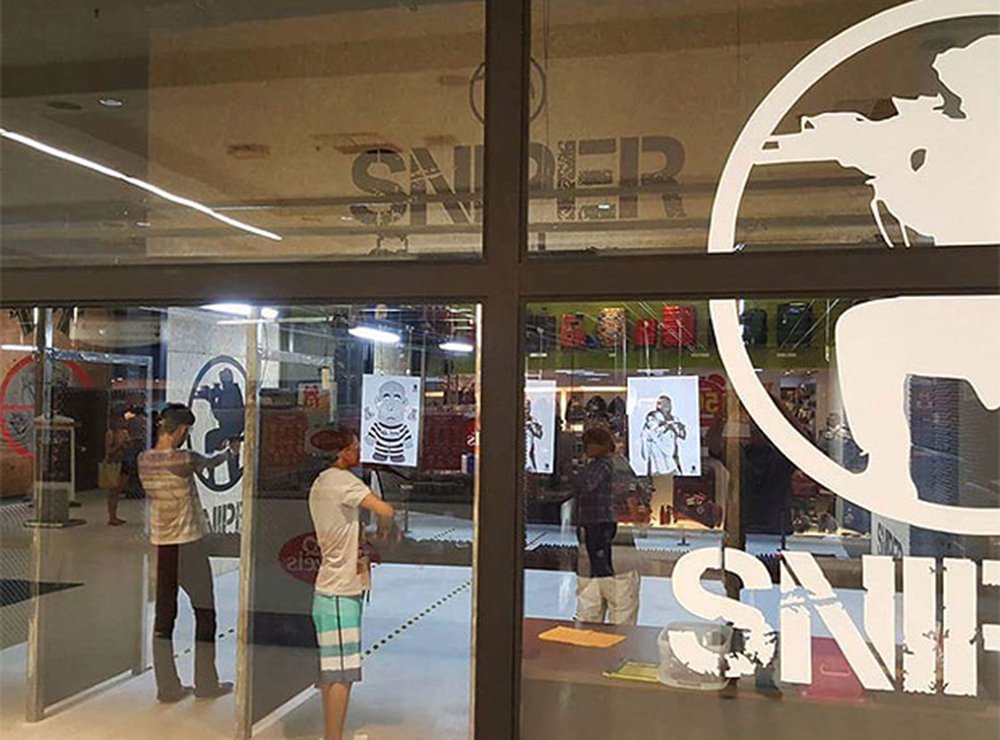 Rede de franquias Snipers retirou as imagens dos dois ex-presidentes após manifestações de petistas e do Movimento Brasil Livre, temendo vandalismo nas lojas; “A partir do momento em que se coloca a imagem de uma pessoa, independentemente de quem seja, para ser alvejada na cabeça, há uma incitação ao crime de homicídio”, disse a vereadora do Recife Marília Arraes (PT)