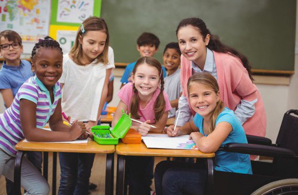 A inclusão escolar é parte de um projeto de sociedade inclusiva. Desde 2003, os governos petistas assumiram o compromisso com a construção de um sistema educacional inclusivo, da creche à educação superior