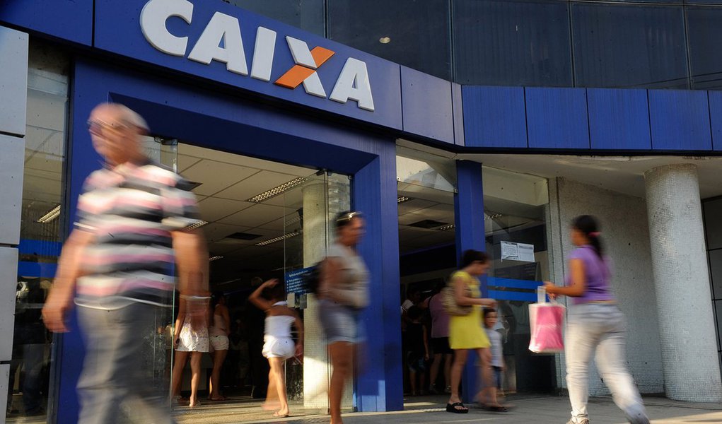 Caixa Econômica Federal fechou o terceiro trimestre com lucro líquido de R$ 2,17 bilhões, segundo informações do Banco Central;  número equivale a um crescimento de 117% em relação ao lucro relatado pela Caixa em igual etapa de 2016