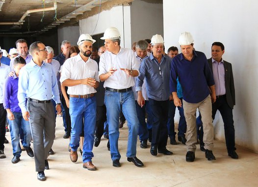 Monitoramento das ações do Goiás na Frente atesta que mais de 92% das obras propostas pela iniciativa já estão em andamento; coordenador geral do programa, o vice-governador Zé Eliton faz um balanço da iniciativa; do total de 843 ações, 779 já foram iniciadas; “É, sem dúvida, o maior programa de investimentos em curso no Brasil”, celebra; do montante de empreendimentos do governo de Goiás em todas as regiões do estado, 294 estão em fase de execução; outras 221 em processo de licitação e 264 já constam em anteprojetos