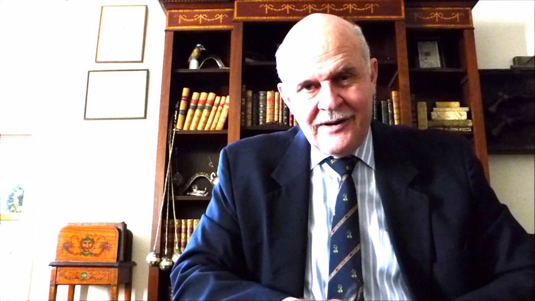 The Intercept fala sobre o argentino-americano Alejandro Chafuen (foto) e como sua fundação, a Atlas Economic Research Foundation, organização sem fins lucrativos conhecida como Atlas Network (Rede Atlas), financia grupos para derrubar governos socialistas na América Latina; Chafuen exalta a queda da presidente deposta Dilma Roussef; "Estive nas manifestações no Brasil e pensei: 'Nossa, aquele cara tinha uns 17 anos quando o conheci, e agora está ali no trio elétrico liderando o protesto. Incrível!'", disse ele Latin America Liberty Forum 2017, reunião internacional de 'ativistas libertários' patrocinada pela Atlas