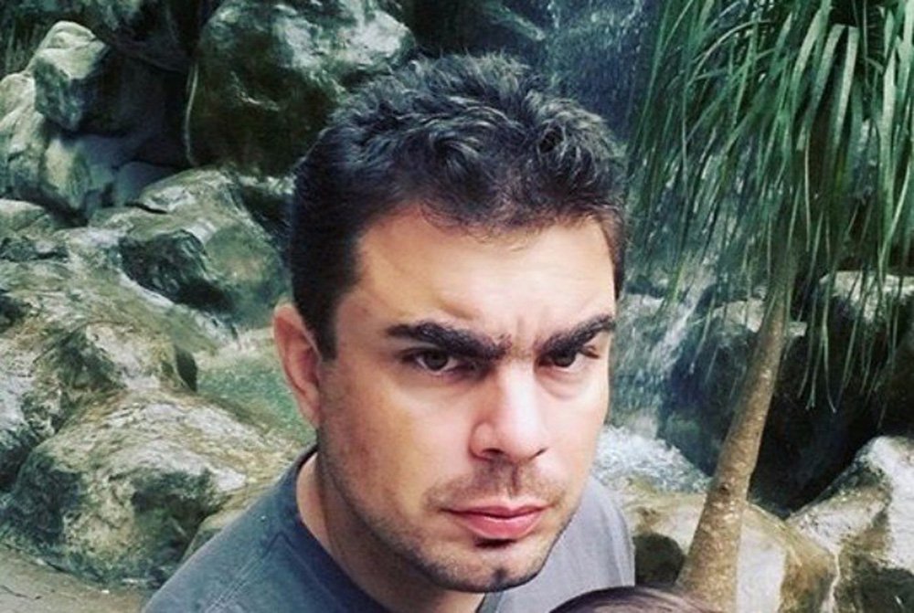 O Tribunal de Justiça do Rio de Janeiro decidiu manter a prisão preventiva do comandante da Unidade de Polícia Pacificadora (UPP) do Caju, major Alexandre Silva Frugoni de Souza; o oficial e mais três policiais militares foram presos no último dia 11, depois que a Corregedoria da Polícia Militar encontrou armas ilegais, drogas e munição nos armários da base da UPP e no gabinete do comandante