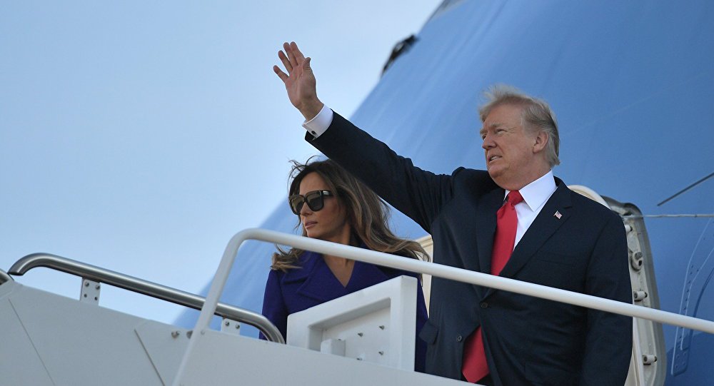 Em sua viagem mais longa e extensa ao exterior, o presidente dos Estados Unidos, Donald Trump, deve exortar aos seus aliados e rivais a importância de controlar os perigos oferecidos pela ameaça nuclear da Coreia do Norte; o tour de 12 dias e cinco países (Japão, Coreia do Sul, China, Vietnã e Filipinas) é o mais longo para um presidente dos EUA desde 1992, e ocorre num momento delicado para a Casa Branca; há apenas alguns dias o antigo diretor da campanha de Trump, Paul Manafort, se declarou culpado em uma investigação sobre a possível intervenção da Rússia nas eleições presidenciais de 2016