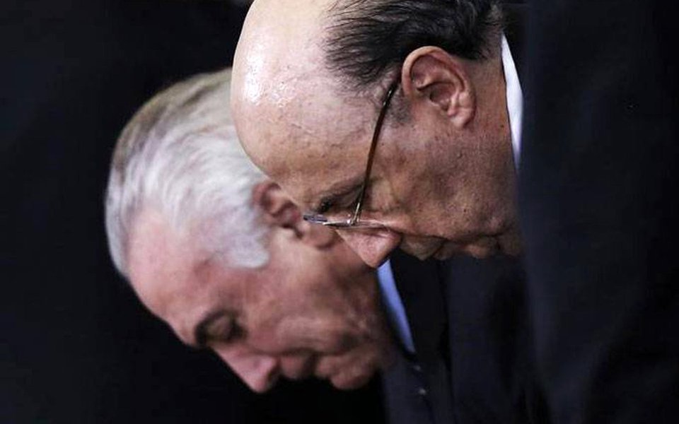 O governo anunciará nova meta de déficit primário de 159 bilhões de reais para 2017 e 2018 nesta segunda-feira, sem aumentos de impostos, disse à Reuters uma importante fonte palaciana; as metas de déficit primário deste ano e de 2018 estão fixadas em 139 bilhões e 129 bilhões de reais, respectivamente