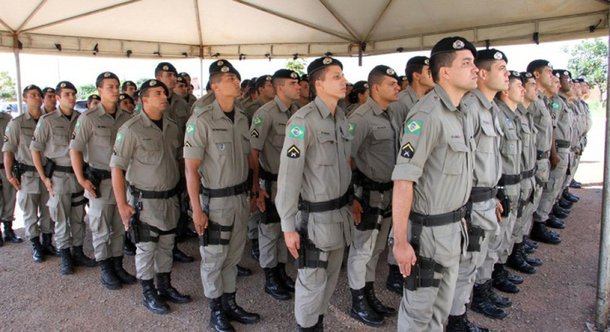 O governador Marconi Perillo fará o chamamento de 2,5 mil policiais militares que integrarão as forças de segurança pública no dia 06 de setembro, véspera de feriado, anunciou o vice-governador José Eliton; o comunicado foi feito durante a passagem do programa Goiás na Frente por Iporá, Moiporá e Ivolândia
