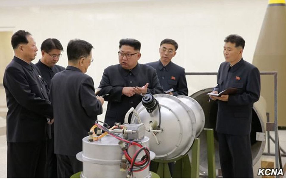 
Os militares sul-coreanos detectaram sinais de preparativos da Coreia do Norte para mais um teste de mísseis; ao mesmo tempo, Seul não exclui que, desta vez, Pyongyang possa lançar um míssil balístico intercontinental
