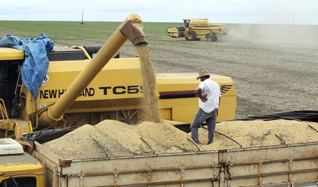 Em setembro deste ano a Balança Comercial registrou nas exportações a cifra de US$ 46.268.091 milhões, o que significa aumento de 21,49%, em comparação com o mês anterior; e em comparação com setembro de 2016 a alta foi de 156,33%; destaque nas vendas fica por conta da soja em grão com 80% da comercialização de ceras vegetais, seguida do mel natural, produtos que têm papel fundamental na balança comercia do Piauí