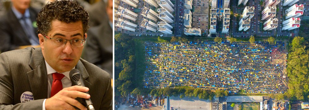 Uma comissão de deputados estaduais do PT e do PSOL estiveram nesta manhã no Palácio dos Bandeirantes, sede do governo paulista, e conversaram com o chefe da Casa Civil, pedindo que o governo Geraldo Alckmin intervenha para evitar a reintegração de posse em um terreno em São Bernardo do Campo (SP); cerca de 7 mil famílias ocupam um terreno vazio há quatro décadas e os deputados da oposição temem que a reintegração de posse seja feita de forma violenta; o líder do PT, Alencar Braga, reiterou que a decisão a partir de agora é política; "Alckmin pode evitar uma ação violenta e um novo 'Pinheirinho' mas, para isso, precisa de sensibilidade política", afirmou