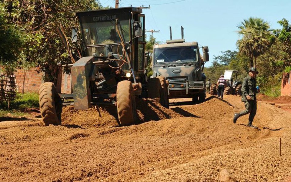 O governo do Estado, por meio da Secretaria de Estado dos Transportes (Setrans-PI), dá prosseguimento às obras de melhoramento da implantação e pavimentação asfáltica de trecho da Rodovia PI-309, na região norte do Piauí; as obras, que estão com 50% de execução, compreendem o trecho que vai do entroncamento entre a BR-343 e a PI 309, até a sede do município de Cocal, passando pelo Povoado Videl, com um total de 26,155 quilômetros de extensão; a obra está orçada em R$ 11,6 milhões com recursos do governo do Piauí, por meio da Setrans-PI