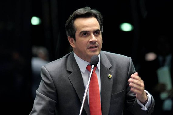 O executivo do grupo J&amp;F, controlador da JBS, Ricardo Saud, teve uma conversa com empresário Joesley Batista, um dos donos do grupo J&amp;F, e a gravação pode comprometer de vez o senador Ciro Nogueira (PP-PI); de acordo com Joesley, o parlamentar afirma na fita que derrubará a Operação Lava-Jato; Saud disse ao empresário que armaria um flagrante de entrega de dinheiro como pagamento ao senador; "Cara, se nós mostrarmos só essa partezinha da fita do Ciro, sem as outras putarias, só a partezinha de que vai derrubar a Lava-Jato, de que vai votar rapidinho. Nossa senhora, já pensou?", afirmou Saud