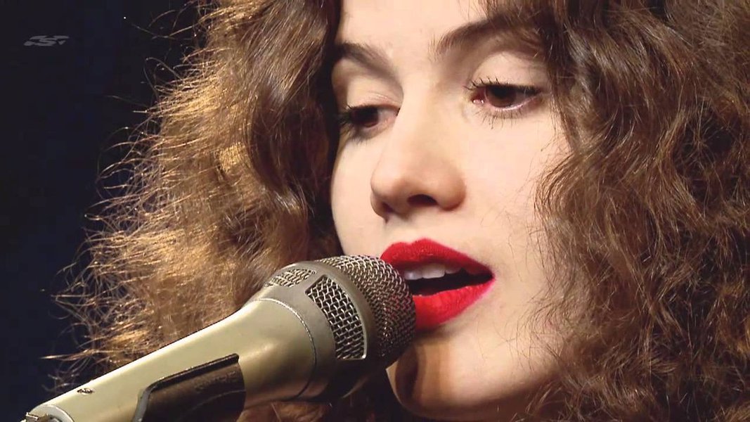 Artistas e o público do Rock in Rio se engajaram no repúdio ao projeto de lei que permite que psicólogos tratem homossexuais como doentes, comumente conhecido como projeto de 'cura gay'; a cantora Ana Cañas também se mobilizou e empunhou a bandeira de arco-íris: “O amor é a cura. O amor é livre. Trate sua ignorância. Trate seu preconceito. Por um mundo cheio de amor”, protestou a artista.