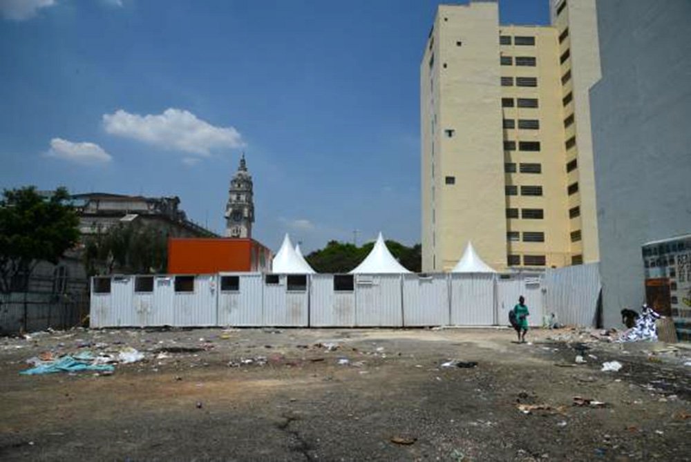 A prefeitura de São Paulo fechou parte da estrutura de atendimento a usuários de drogas na Cracolândia, na Luz, região central da capital na última sexta-feira (6);  um dos complexos de contêineres que oferecem espaço para pernoite, banheiros e atendimento psicossocial foi desativado; a estrutura funcionava desde junho e foi danificada após ação da Guarda Civil Metropolitana (GCM) do dia 29 de setembro, quando o local foi usado para deter e revistar os usuários durante uma operação