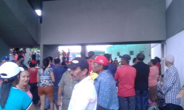 Cerca de 700 trabalhadores/as do Movimento dos Trabalhadores/as Rurais Sem Terra (MST), ocuparam o Instituto de Colonização e Reforma Agrária (Incra), do Ceará, na madrugada desta segunda-feira (16). A ação faz parte da jornada nacional de luta pela Reforma Agrária  que acontece no Brasil inteiro, com o objetivo de denunciar a retirada de direitos dos trabalhadores do campo e exigir a recomposição do orçamento destinado para a Reforma Agrária e para a Agricultura Familiar e Camponesa
 