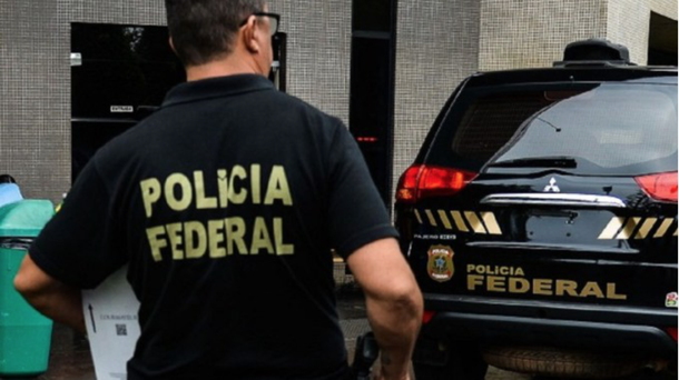 A Operação Marco Zero, deflagrada nesta sexta-feira (15) pela Polícia Federal, visa combater fraudes milionárias por meio de empréstimos fraudulentos contra a Caixa Econômica Federal no Ceará. Os policiais cumpriram seis mandados de busca e apreensão, expedidos pela 18ª Vara da Justiça Federal em Sobral 