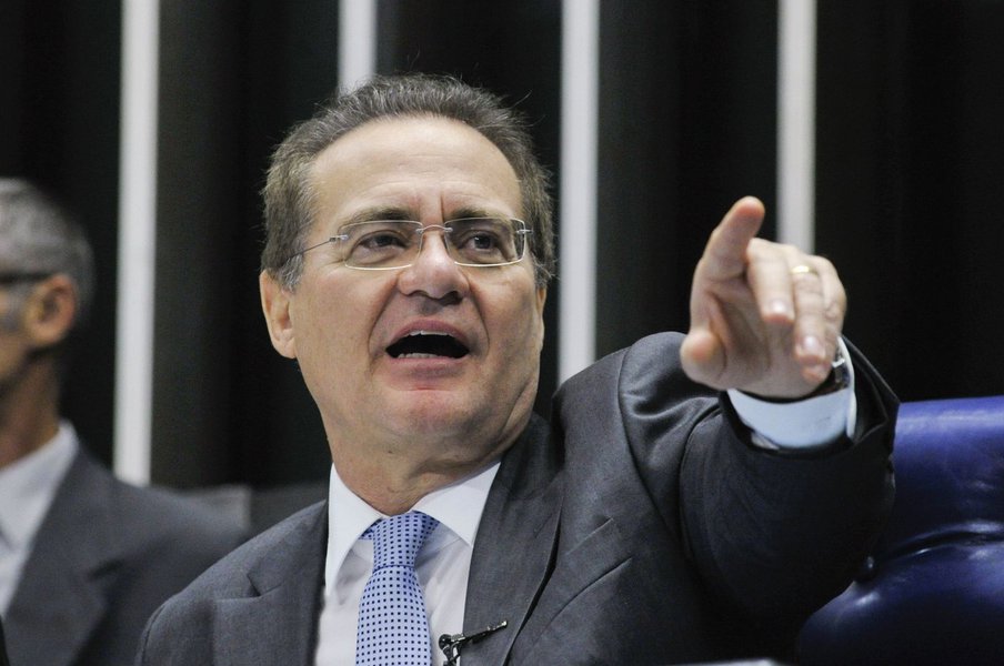 Após os fatos que vieram à tona nos últimos dias, expondo procedimentos de alguns membros do Ministério Público Federal (MPF), o senador Renan Calheiros (PMDB-AL) disse que é uma das vítimas preferenciais do procurador da República, Rodrigo Janot; para Calheiros, as investigações precárias em massa e sem provas terminam por acarretar prejuízo sem precedentes à representação popular; ele disse, ainda, que há vários indícios que o chefe do MP promoveu, estimulou e acobertou vazamentos e dados mantidos que estavam em segredo de justiça