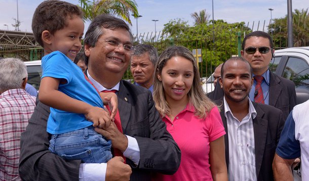 A pesquisa feita pelo Instituto Exata sobre a administração do governador Flávio Dino (PCdoB) atingiu, em Caxias, 63% de aprovação; 40% classificaram Flávio Dino como um governador regular; 30% bom; 11% escolheram a opção ruim; 9% péssimo e 3% não responderam; levantamento foi feito entre os dias 19 e 20 de setembro, ouviu 500 eleitores, a margem de erro é de 3,5% para mais ou para menos