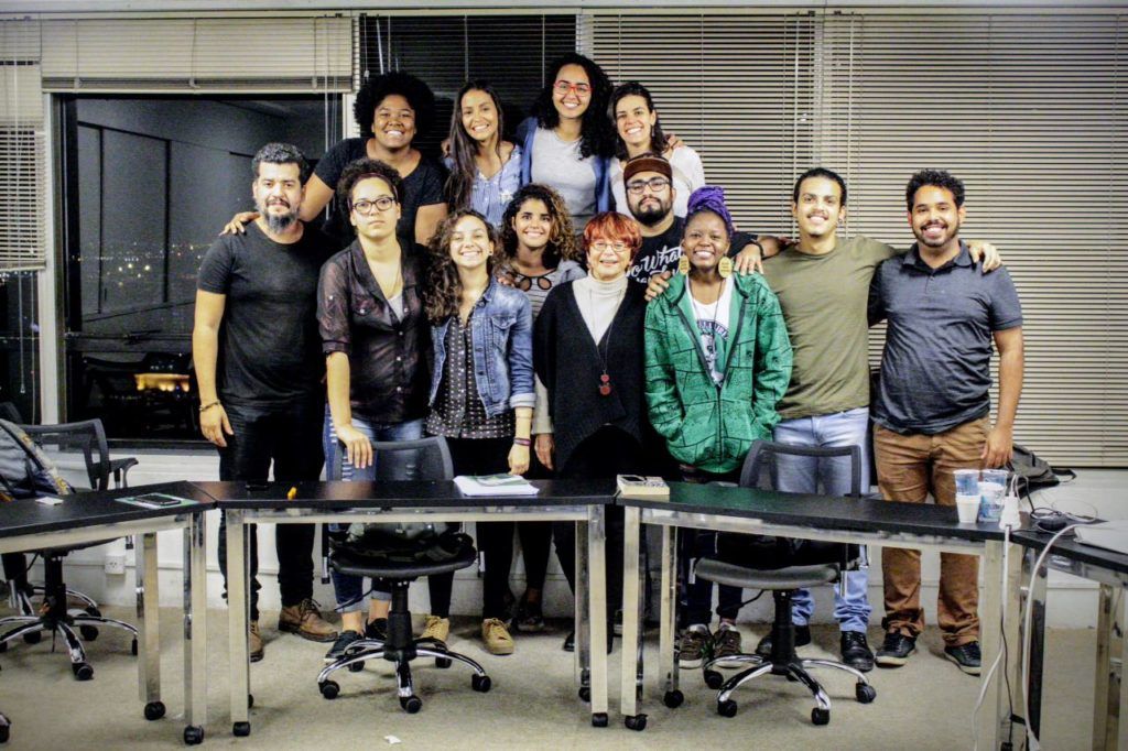 Um trabalho colocou 15 jovens a integrar o Movimentos, projeto que reúne moradores de favelas do Rio e da Baixada Fluminense, no debate sobre “drogas, juventude e favela”; a ideia surgiu para dar vez e voz no debate sobre o assunto, para quem vive na favela – e que mais sofre com as consequências da guerra travada pelo Estado contra as drogas