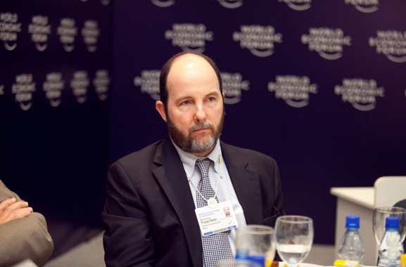 Ex-presidente do Banco Central do Brasil e sócio-fundador da Gávea Investimentos, o economista Armínio Fraga está preocupado, e diz que "não dá para ser otimista" em relação ao Brasil; Armínio acha "inevitável" que o próximo governo faça mais uma reforma da Previdência, supondo que alguma saia ainda no governo Temer