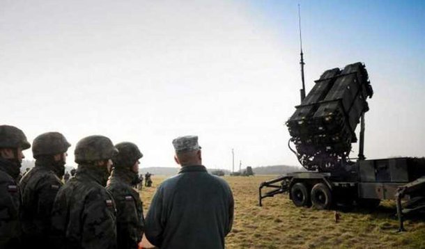 O presidente da Rússia, Vladimir Putin, lançou quatro mísseis balísticos durante exercício militar realizado ontem (26), pelas Forças Estratégicas russas, segundo informações divulgadas hoje pelo Kremlin; "O comandante supremo lançou quatro mísseis balísticos", disse à imprensa o porta-voz da presidência da Rússia, Dmitry Peskov