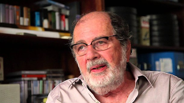 Reconhecido mundialmente, o cineasta alagoano Cacá Diegues será homenageado, no dia 14 de outubro, pela Universidade Estadual de Alagoas (Uneal) com o título de Doutor Honoris Causa; condecoração visa enaltecer as contribuições de Cacá Diegues para o cinema brasileiro, bem como destacar, de forma geral, personalidades alagoanas que, por sua obra, contribuem para o avanço cultural e científico da sociedade