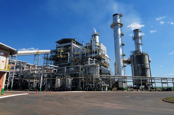 Como a safra 17/18, que começa no próximo dia 4, terá redução de preços e de produção o cenário para o setor sucroalcooleiro de Alagoas não poderia ser pior; estimativa é de uma moagem de apenas 15 milhões de toneladas – quebra de 1 milhão de toneladas em relação a safra passada, o que significa perda de faturamento de cerca de R$ 200 milhões; tendência para o setor é de aprofundamento  da crise com riscos de fechamento de novas unidades e aumento do desemprego