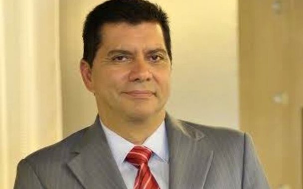 A Prefeitura de Palmas se manifestou sobre a recomendação do Ministério Público Estadual e Defensoria Pública sobre o corte de pontos dos servidores da Educação que aderiram a paralisação de 21 dias; de acordo com o executivo, “é impossível pagar servidores que não compareceram em seus postos de trabalho”; “Não cortar os pontos dos faltosos, seria um desrespeito aos mais de 14 milhões de sofríveis desempregados do País, à honra de mais de 11.000 servidores públicos municipais, à dignidade dos demais servidores da educação que ordeiramente cumpriram suas jornadas de trabalho e principalmente à decência de 300.000 palmenses que esperam a moralidade, a ética e a honestidade da coisa pública”