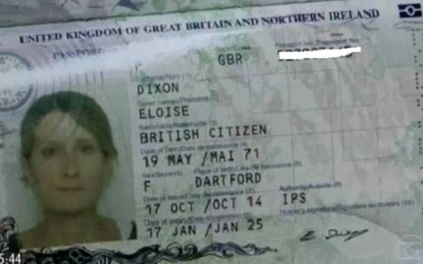 Uma turista inglesa foi ferida com dois tiros na tarde de ontem em Angra dos Reis, no sul fluminense; de acordo com a Polícia Rodoviária Federal, a mulher estava com o marido e três filhos na Rodovia Rio-Santos (BR-101), quando entrou, por engano, na comunidade de Água Santa, naquele município; eles estão fora alvejados por criminosos que controlam aquela comunidade